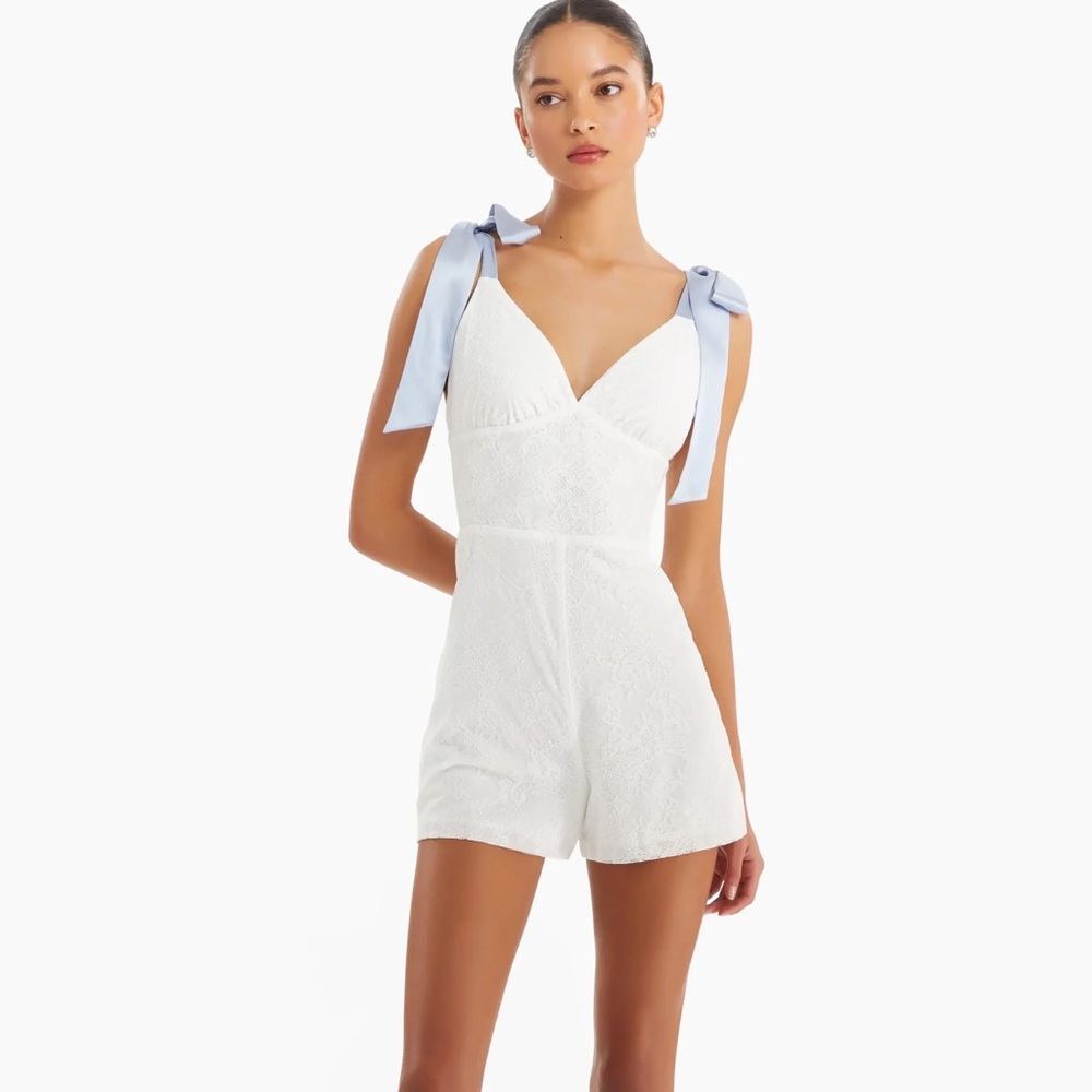 NWT ✨ AMANDA UPRICHARD White Lace Romper w/ Baby Blue Bow Shoulder Straps - S